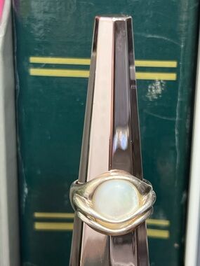 Vintage sterling silver mother of pearl ring
